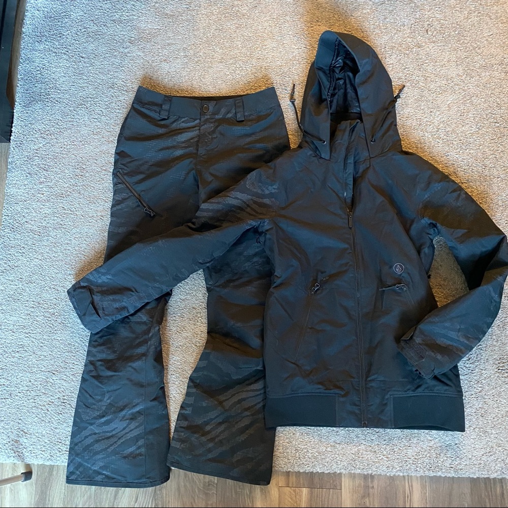 Volcom Snowboard Set Jacket And Pants Like New - image 1